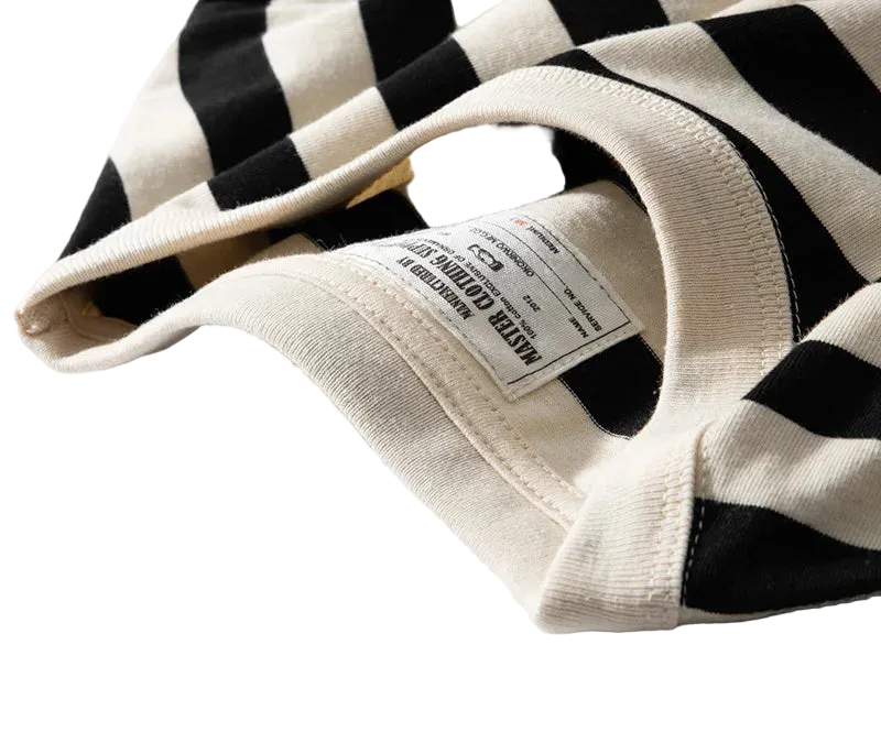 Hem of the tee with the woven label at the side seam