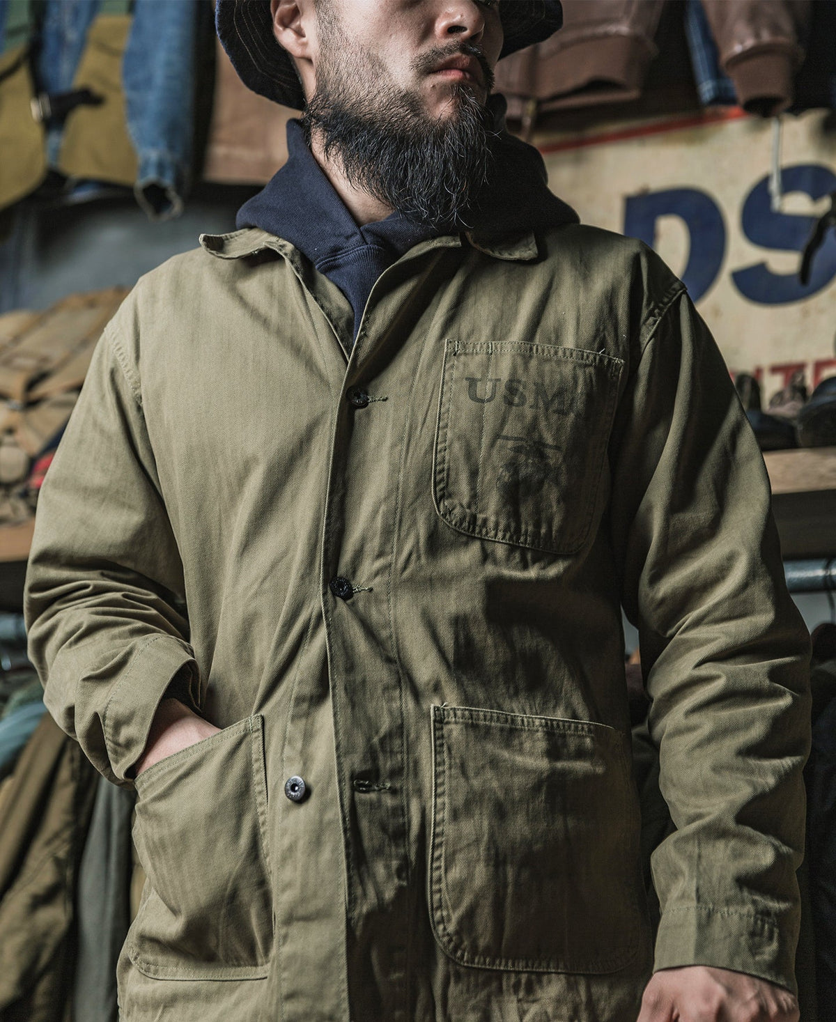 Man wearing the P41 jacket with hands in the hem pockets