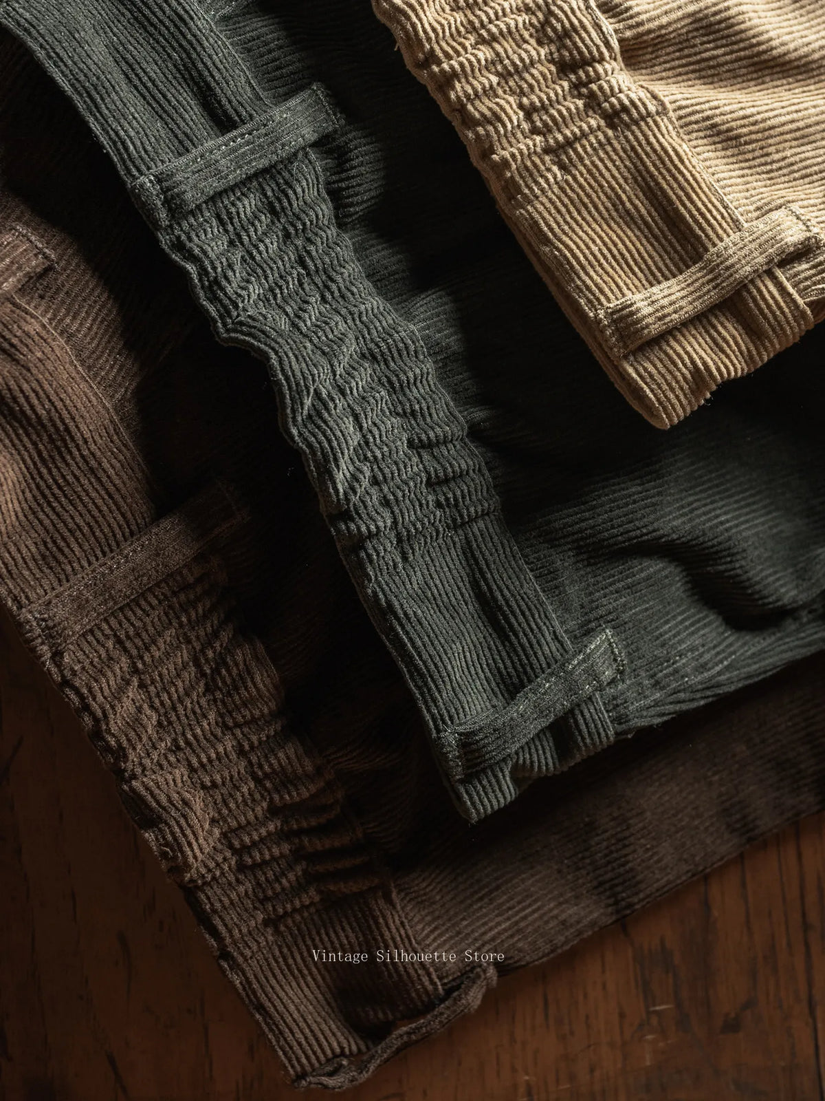 Close-up of the elastic back waistband