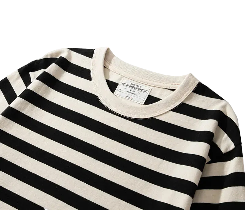 Crew neck with natural rib and inside label on the Black stripe