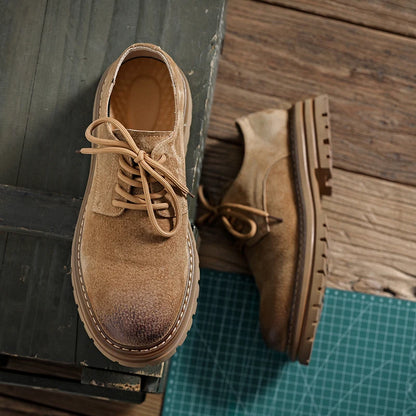 Workshop Suede Derby in Camel, seen from above and from the side