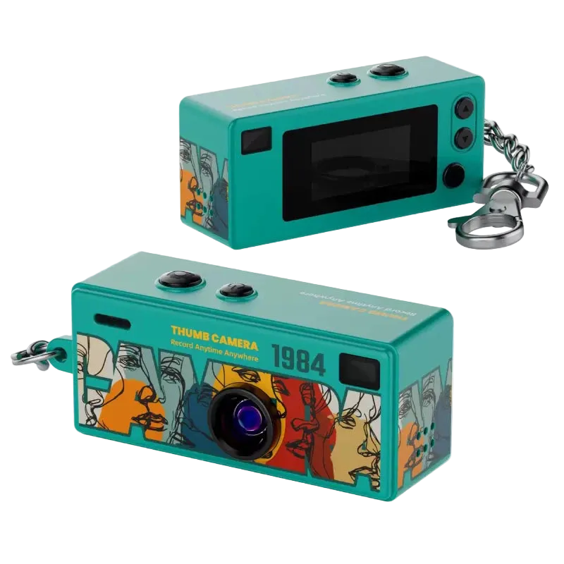Mini Vintage Camera 1984 – Retro Keychain
